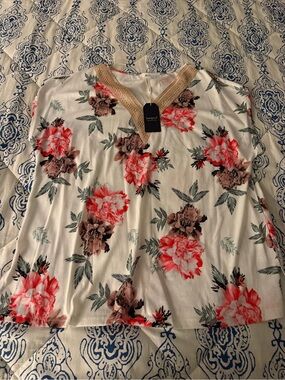 Scoop NYC Floral V-Neck Short Sleeve Tee in Cream with Coral & Taupe Blooms